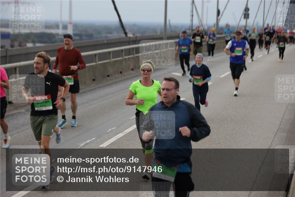 03.10.2025 - Köhlbrandbrückenlauf Jannik Wohlers http://msf.ph/oto/9147946 03.10.2025 15:51:44 Position 1 8018, 951 meine-sportfotos.de