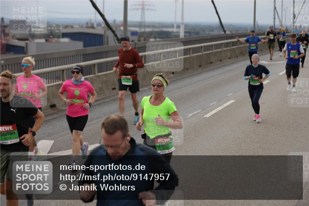 03.10.2025 - Köhlbrandbrückenlauf Jannik Wohlers http://msf.ph/oto/9147957 03.10.2025 15:51:46 Position 1 8018, 8032 meine-sportfotos.de