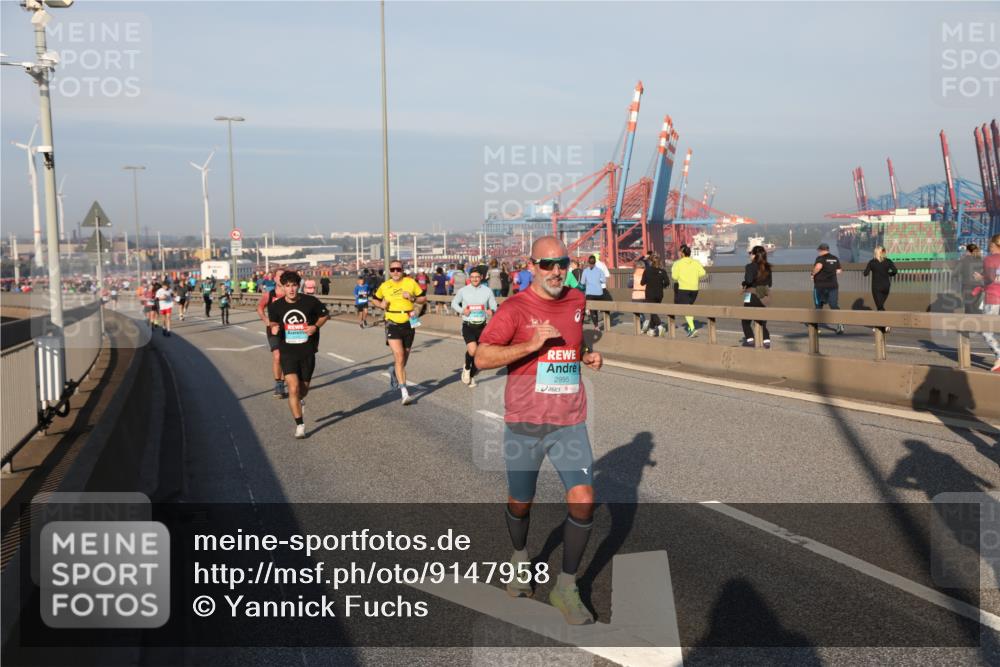 03.10.2025 - Köhlbrandbrückenlauf Yannick Fuchs http://msf.ph/oto/9147958 03.10.2025 08:39:16 Position 2 2995 meine-sportfotos.de