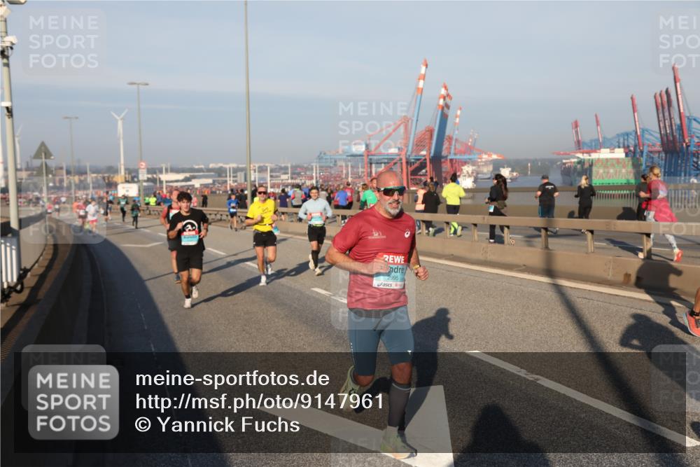 03.10.2025 - Köhlbrandbrückenlauf Yannick Fuchs http://msf.ph/oto/9147961 03.10.2025 08:39:16 Position 2 2995 meine-sportfotos.de