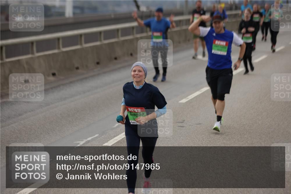 03.10.2025 - Köhlbrandbrückenlauf Jannik Wohlers http://msf.ph/oto/9147965 03.10.2025 15:51:47 Position 1  meine-sportfotos.de