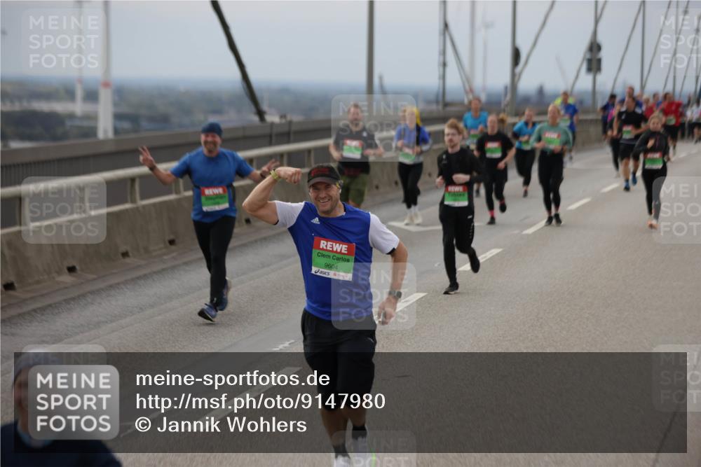 03.10.2025 - Köhlbrandbrückenlauf Jannik Wohlers http://msf.ph/oto/9147980 03.10.2025 15:51:48 Position 1 9604 meine-sportfotos.de