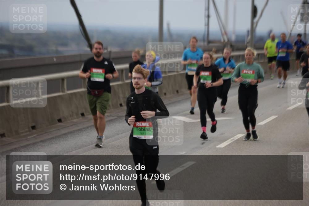 03.10.2025 - Köhlbrandbrückenlauf Jannik Wohlers http://msf.ph/oto/9147996 03.10.2025 15:51:50 Position 1 7671 meine-sportfotos.de