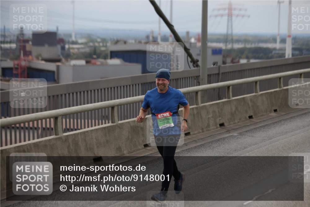 03.10.2025 - Köhlbrandbrückenlauf Jannik Wohlers http://msf.ph/oto/9148001 03.10.2025 15:51:51 Position 1 7478 meine-sportfotos.de