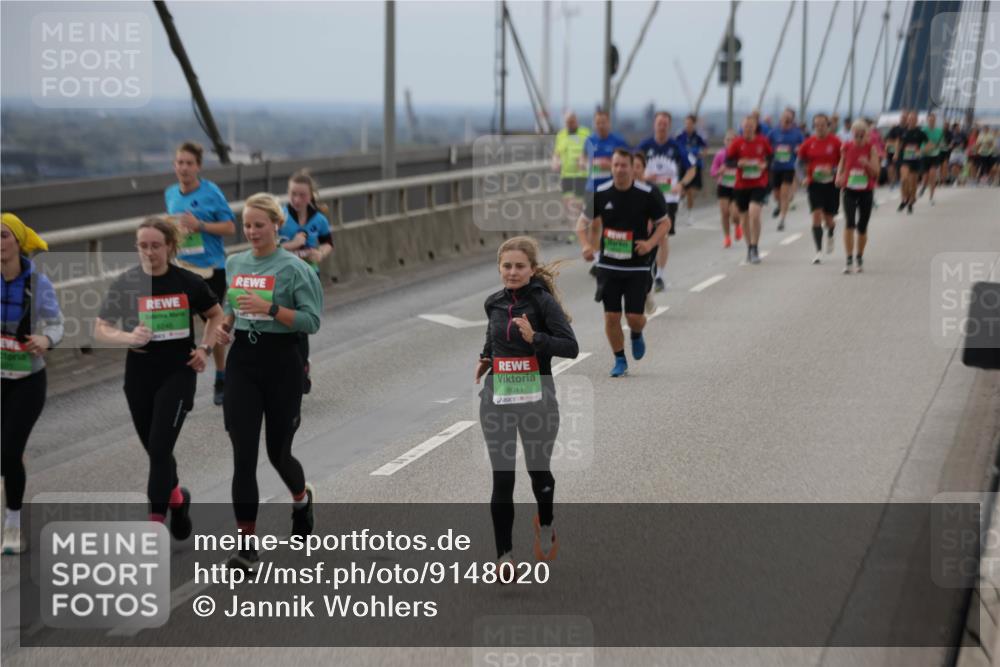 03.10.2025 - Köhlbrandbrückenlauf Jannik Wohlers http://msf.ph/oto/9148020 03.10.2025 15:51:54 Position 1 8011 meine-sportfotos.de