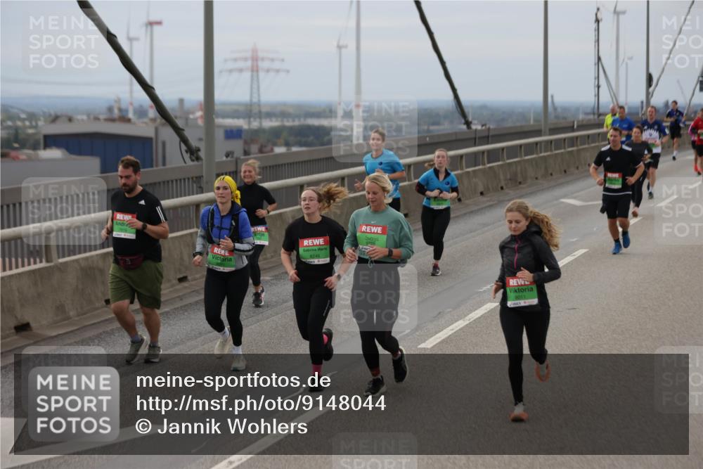 03.10.2025 - Köhlbrandbrückenlauf Jannik Wohlers http://msf.ph/oto/9148044 03.10.2025 15:51:56 Position 1 9728, 8246, 8011 meine-sportfotos.de
