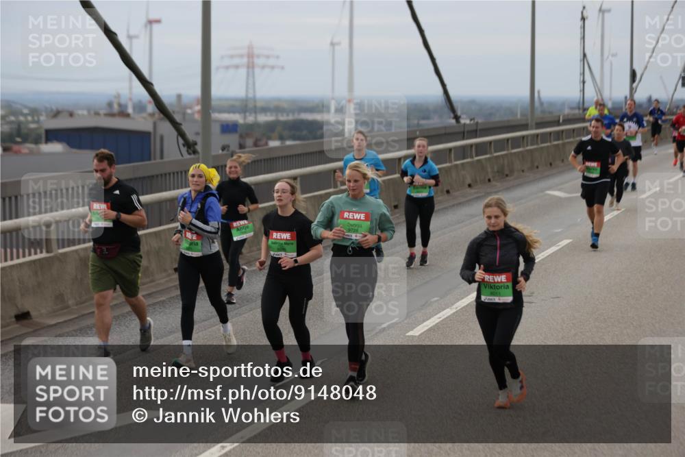 03.10.2025 - Köhlbrandbrückenlauf Jannik Wohlers http://msf.ph/oto/9148048 03.10.2025 15:51:56 Position 1 9728, 8011 meine-sportfotos.de