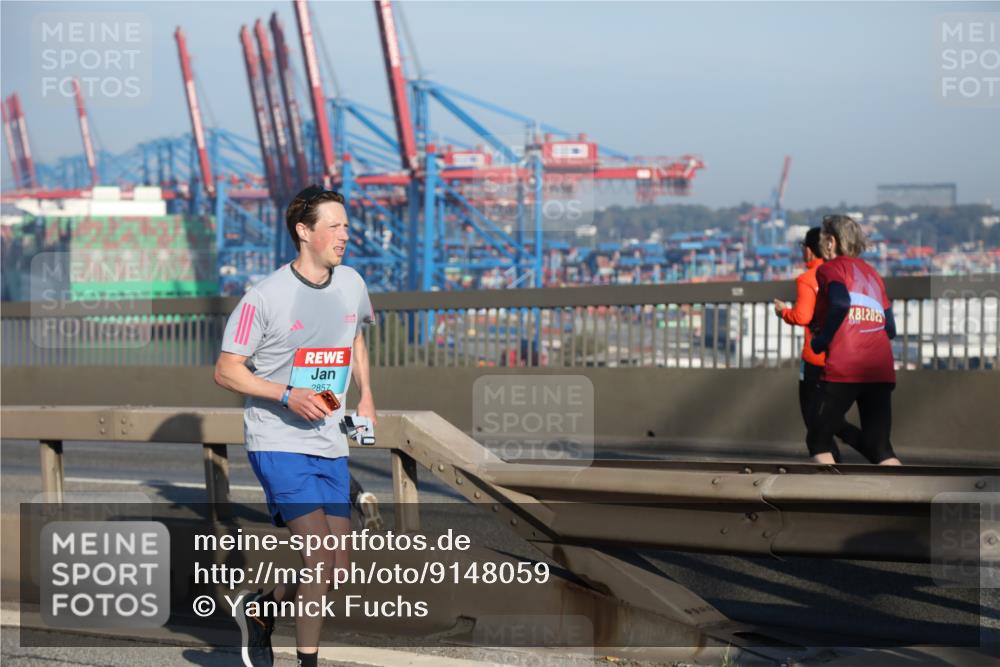 03.10.2025 - Köhlbrandbrückenlauf Yannick Fuchs http://msf.ph/oto/9148059 03.10.2025 08:39:27 Position 2 9, 2857, 2025 meine-sportfotos.de