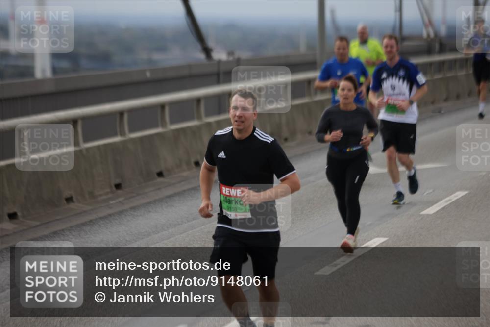 03.10.2025 - Köhlbrandbrückenlauf Jannik Wohlers http://msf.ph/oto/9148061 03.10.2025 15:51:59 Position 1 9158 meine-sportfotos.de