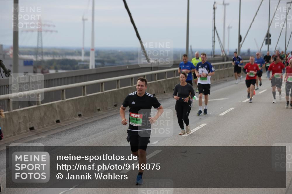 03.10.2025 - Köhlbrandbrückenlauf Jannik Wohlers http://msf.ph/oto/9148075 03.10.2025 15:51:59 Position 1 9158 meine-sportfotos.de