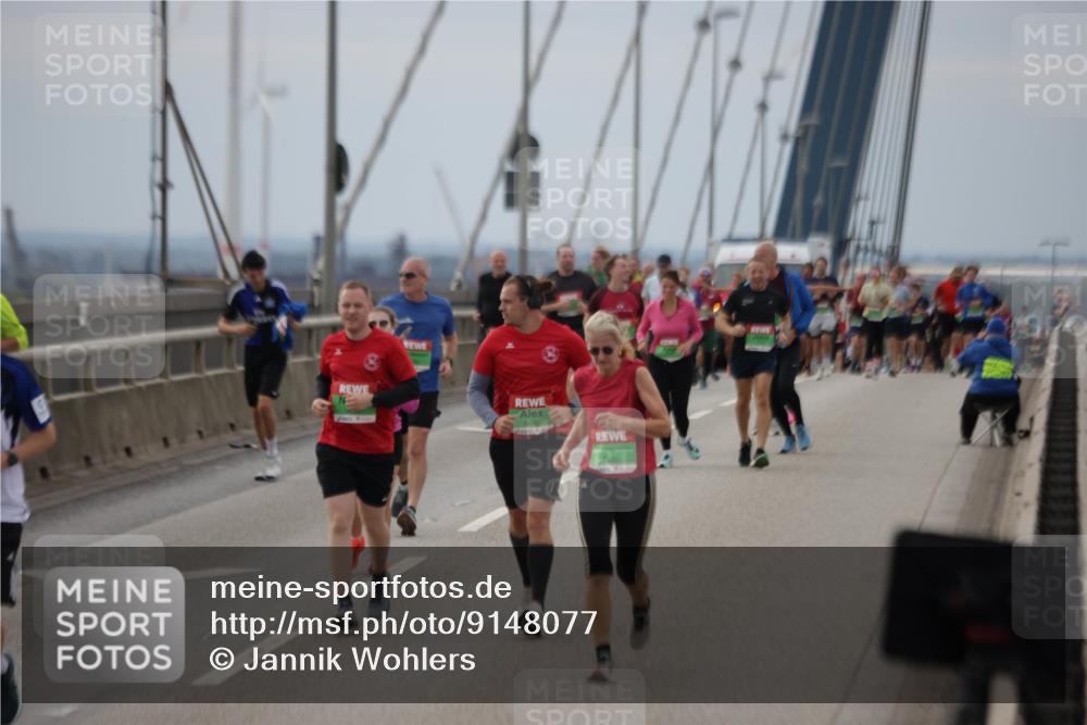 03.10.2025 - Köhlbrandbrückenlauf Jannik Wohlers http://msf.ph/oto/9148077 03.10.2025 15:52:00 Position 1 7430 meine-sportfotos.de