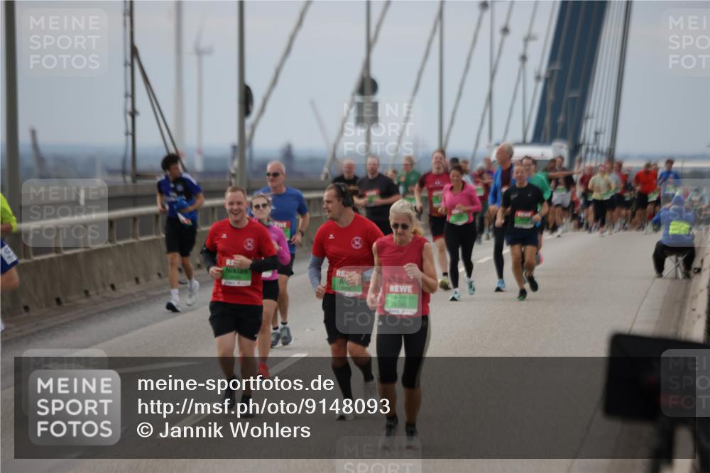 03.10.2025 - Köhlbrandbrückenlauf Jannik Wohlers http://msf.ph/oto/9148093 03.10.2025 15:52:01 Position 1 9000, 7430 meine-sportfotos.de