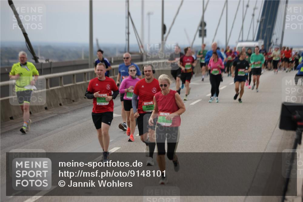 03.10.2025 - Köhlbrandbrückenlauf Jannik Wohlers http://msf.ph/oto/9148101 03.10.2025 15:52:03 Position 1 9000, 8998, 7430 meine-sportfotos.de