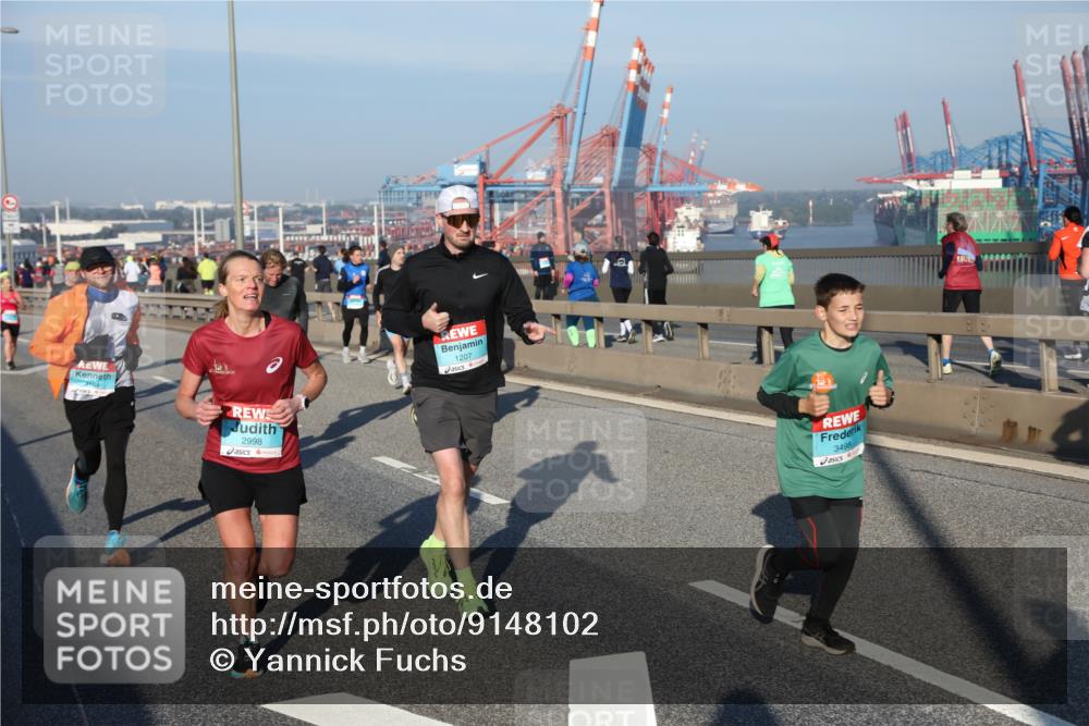 03.10.2025 - Köhlbrandbrückenlauf Yannick Fuchs http://msf.ph/oto/9148102 03.10.2025 08:39:29 Position 2 2998, 1207, 3498 meine-sportfotos.de