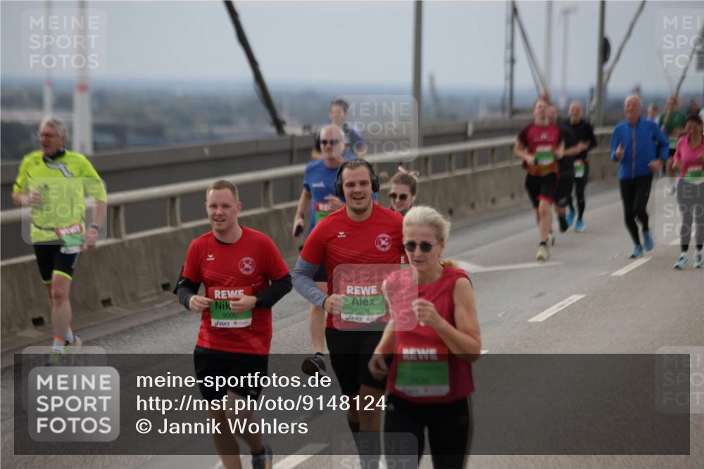 03.10.2025 - Köhlbrandbrückenlauf Jannik Wohlers http://msf.ph/oto/9148124 03.10.2025 15:52:06 Position 1 9000, 8998, 7430 meine-sportfotos.de