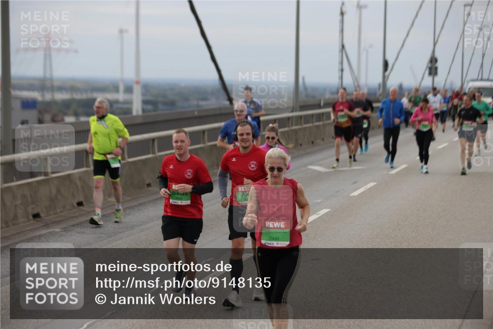 03.10.2025 - Köhlbrandbrückenlauf Jannik Wohlers http://msf.ph/oto/9148135 03.10.2025 15:52:06 Position 1 9000, 7430 meine-sportfotos.de