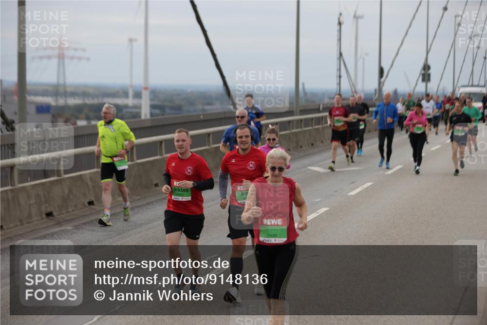 03.10.2025 - Köhlbrandbrückenlauf Jannik Wohlers http://msf.ph/oto/9148136 03.10.2025 15:52:06 Position 1 9000, 7430 meine-sportfotos.de