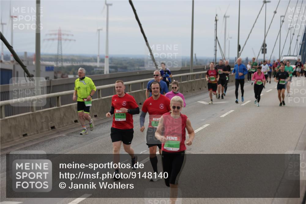 03.10.2025 - Köhlbrandbrückenlauf Jannik Wohlers http://msf.ph/oto/9148140 03.10.2025 15:52:06 Position 1 9000, 7430 meine-sportfotos.de