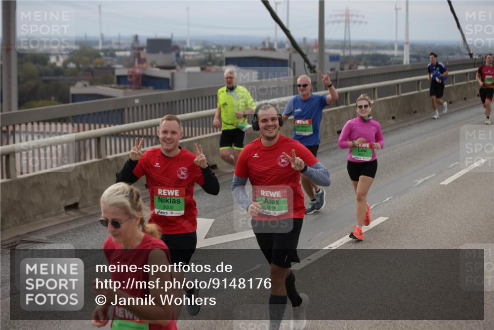 03.10.2025 - Köhlbrandbrückenlauf Jannik Wohlers http://msf.ph/oto/9148176 03.10.2025 15:52:09 Position 1 9000, 8998, 8831 meine-sportfotos.de