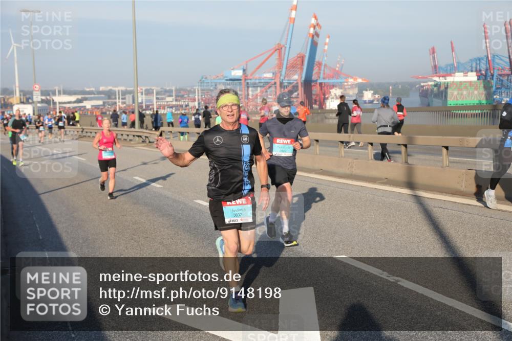 03.10.2025 - Köhlbrandbrückenlauf Yannick Fuchs http://msf.ph/oto/9148198 03.10.2025 08:39:34 Position 2 3832, 3820 meine-sportfotos.de