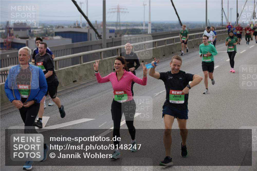 03.10.2025 - Köhlbrandbrückenlauf Jannik Wohlers http://msf.ph/oto/9148247 03.10.2025 15:52:15 Position 1 7359, 7412, 7334 meine-sportfotos.de