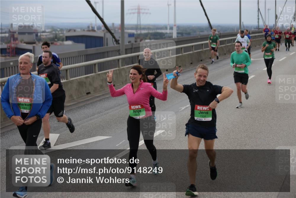 03.10.2025 - Köhlbrandbrückenlauf Jannik Wohlers http://msf.ph/oto/9148249 03.10.2025 15:52:15 Position 1 7359, 7412, 7334 meine-sportfotos.de