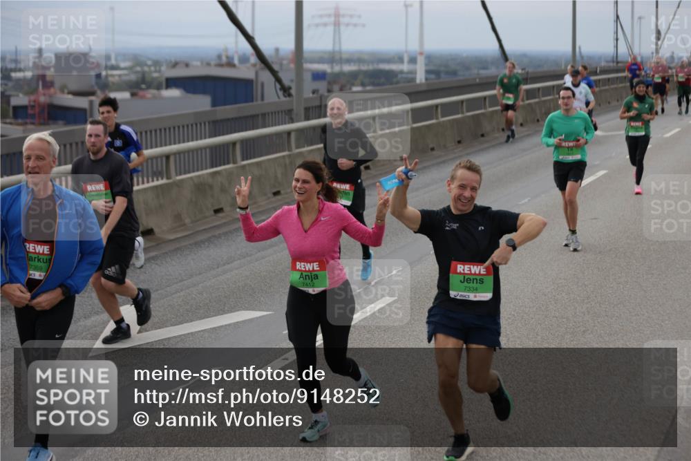 03.10.2025 - Köhlbrandbrückenlauf Jannik Wohlers http://msf.ph/oto/9148252 03.10.2025 15:52:15 Position 1 7359, 7412, 7334 meine-sportfotos.de