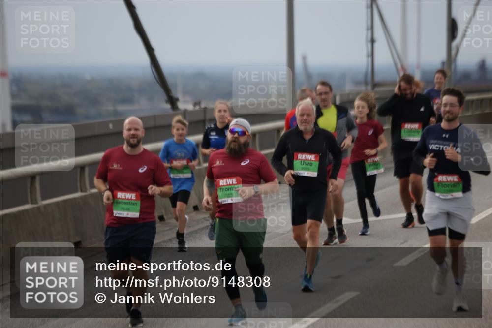 03.10.2025 - Köhlbrandbrückenlauf Jannik Wohlers http://msf.ph/oto/9148308 03.10.2025 15:52:24 Position 1 9095, 7548, 7565, 44 meine-sportfotos.de