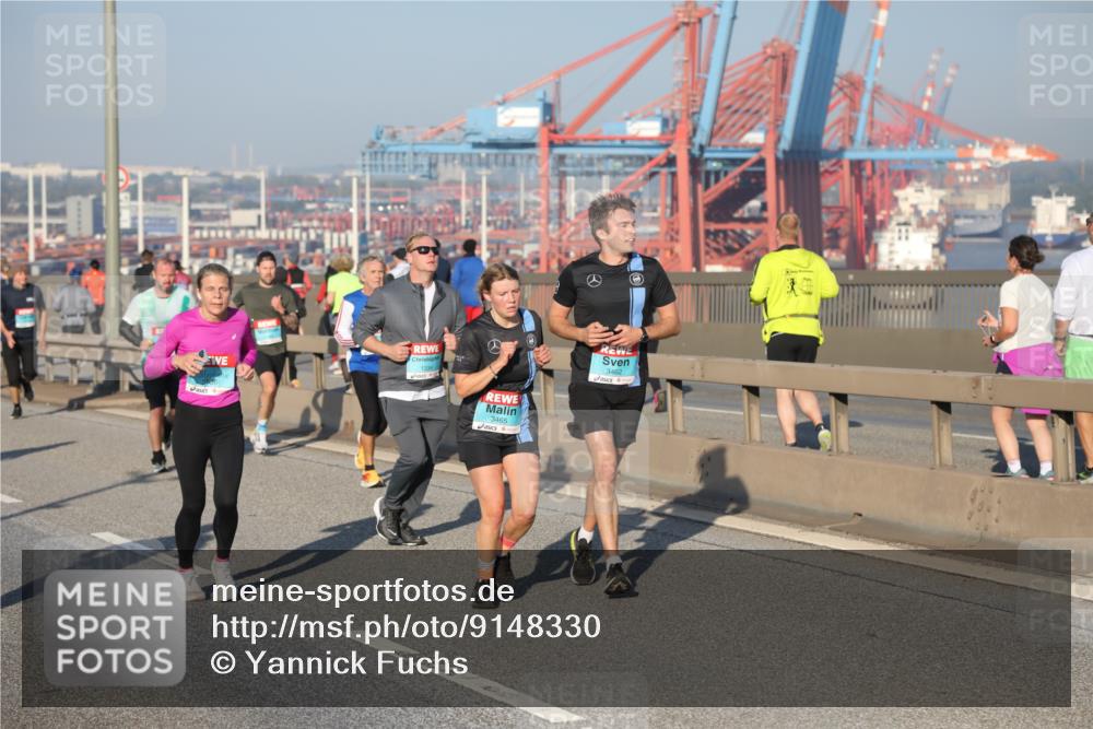 03.10.2025 - Köhlbrandbrückenlauf Yannick Fuchs http://msf.ph/oto/9148330 03.10.2025 08:39:46 Position 2 3465, 3462 meine-sportfotos.de
