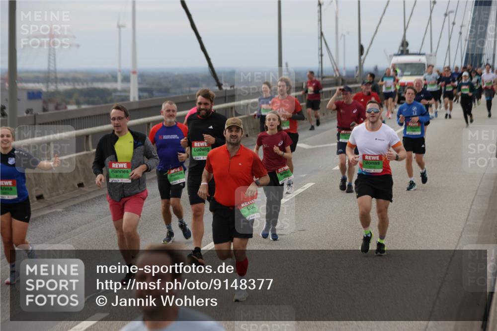 03.10.2025 - Köhlbrandbrückenlauf Jannik Wohlers http://msf.ph/oto/9148377 03.10.2025 15:52:29 Position 1 8532, 9612, 9608, 7810 meine-sportfotos.de