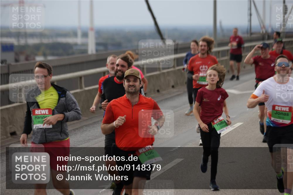03.10.2025 - Köhlbrandbrückenlauf Jannik Wohlers http://msf.ph/oto/9148379 03.10.2025 15:52:30 Position 1 853, 9608, 8898, 7810 meine-sportfotos.de