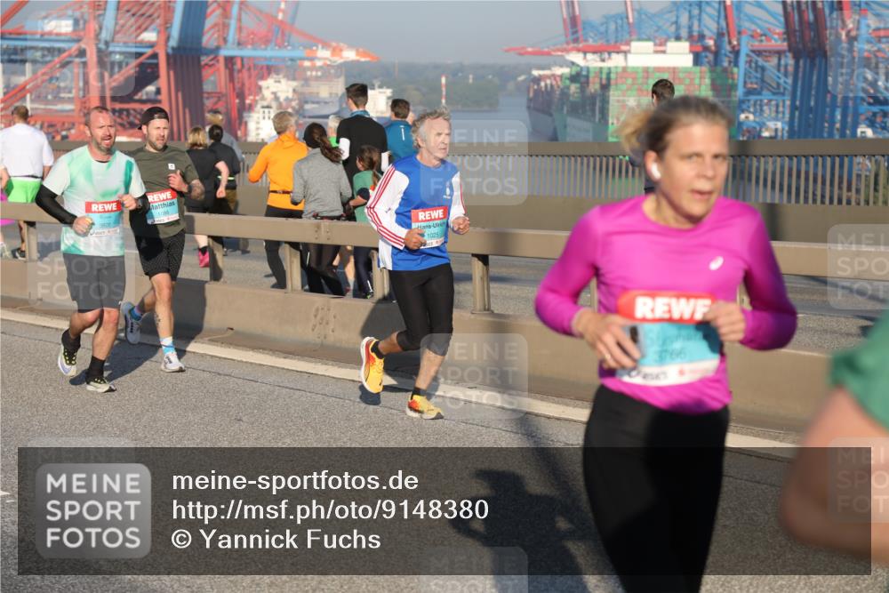 03.10.2025 - Köhlbrandbrückenlauf Yannick Fuchs http://msf.ph/oto/9148380 03.10.2025 08:39:49 Position 2 3806, 1025, 3766 meine-sportfotos.de