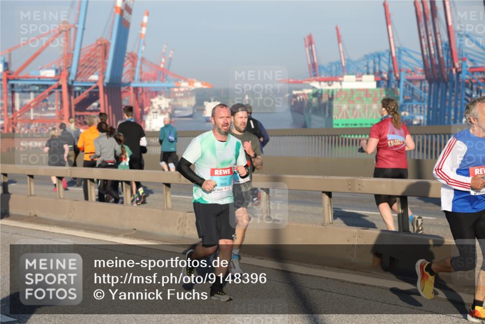 03.10.2025 - Köhlbrandbrückenlauf Yannick Fuchs http://msf.ph/oto/9148396 03.10.2025 08:39:51 Position 2 3806, 2025 meine-sportfotos.de