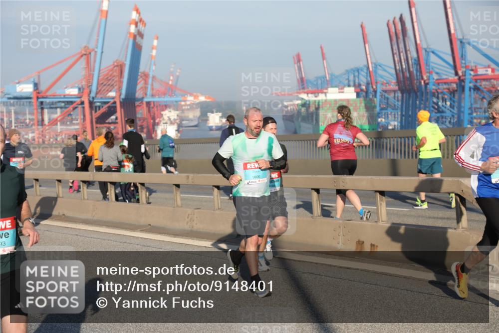 03.10.2025 - Köhlbrandbrückenlauf Yannick Fuchs http://msf.ph/oto/9148401 03.10.2025 08:39:51 Position 2 93, 3806, 25 meine-sportfotos.de