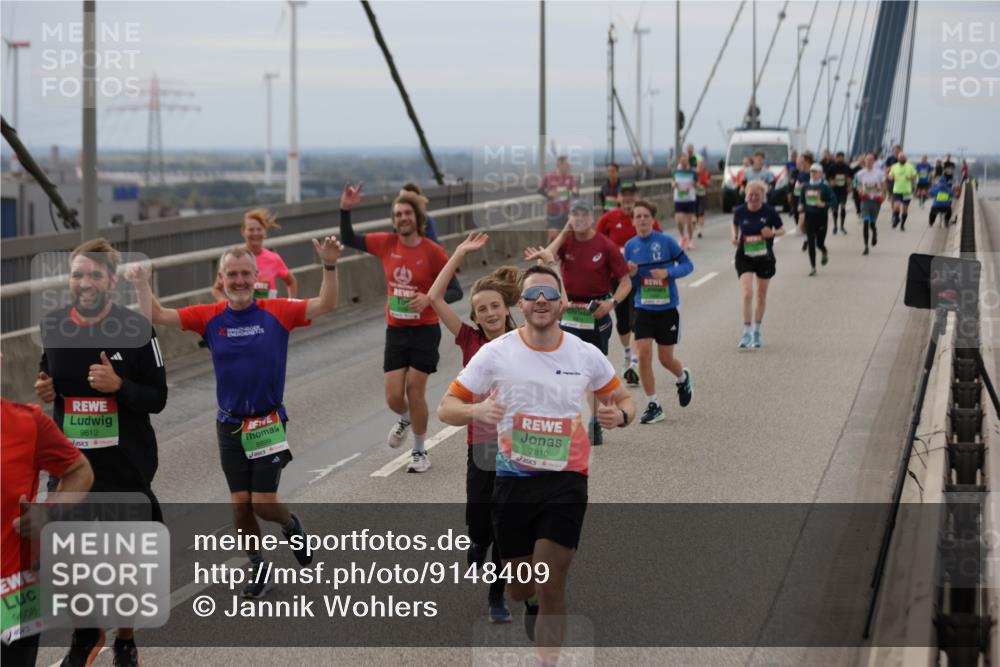 03.10.2025 - Köhlbrandbrückenlauf Jannik Wohlers http://msf.ph/oto/9148409 03.10.2025 15:52:32 Position 1 9808, 9612, 8899, 7810 meine-sportfotos.de