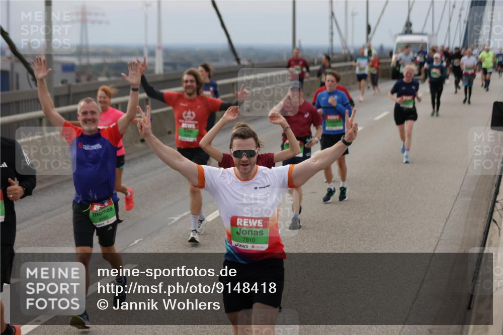 03.10.2025 - Köhlbrandbrückenlauf Jannik Wohlers http://msf.ph/oto/9148418 03.10.2025 15:52:32 Position 1 8899, 7810 meine-sportfotos.de