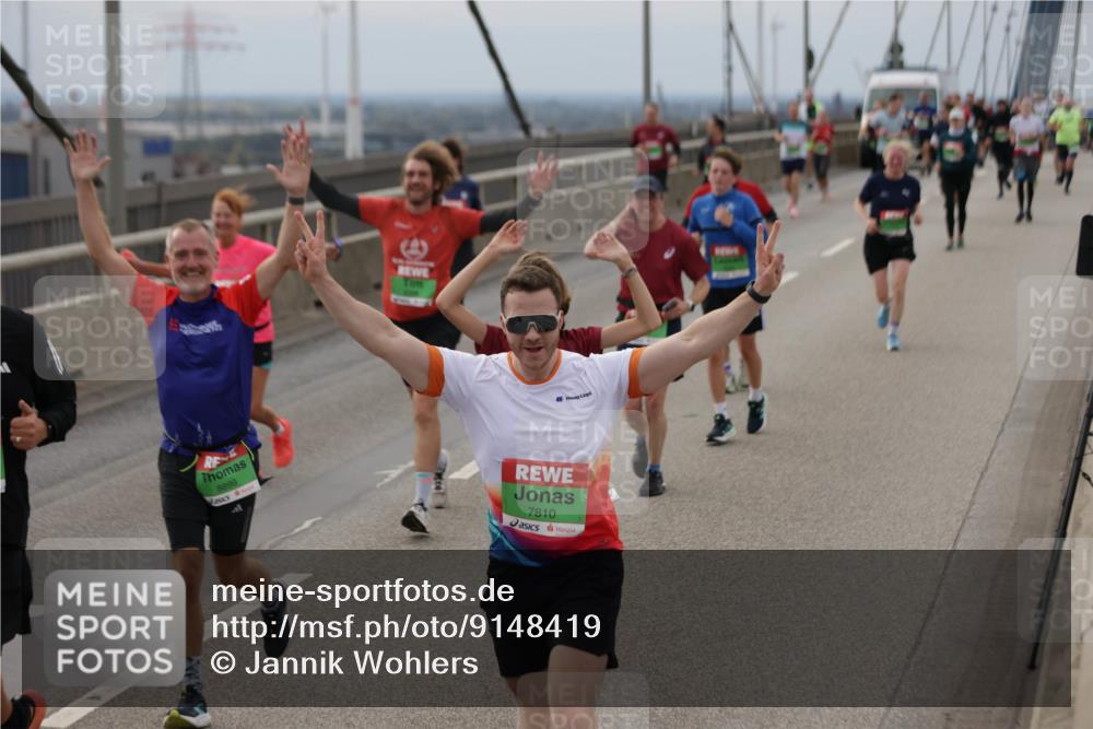 03.10.2025 - Köhlbrandbrückenlauf Jannik Wohlers http://msf.ph/oto/9148419 03.10.2025 15:52:32 Position 1 8899, 7810 meine-sportfotos.de