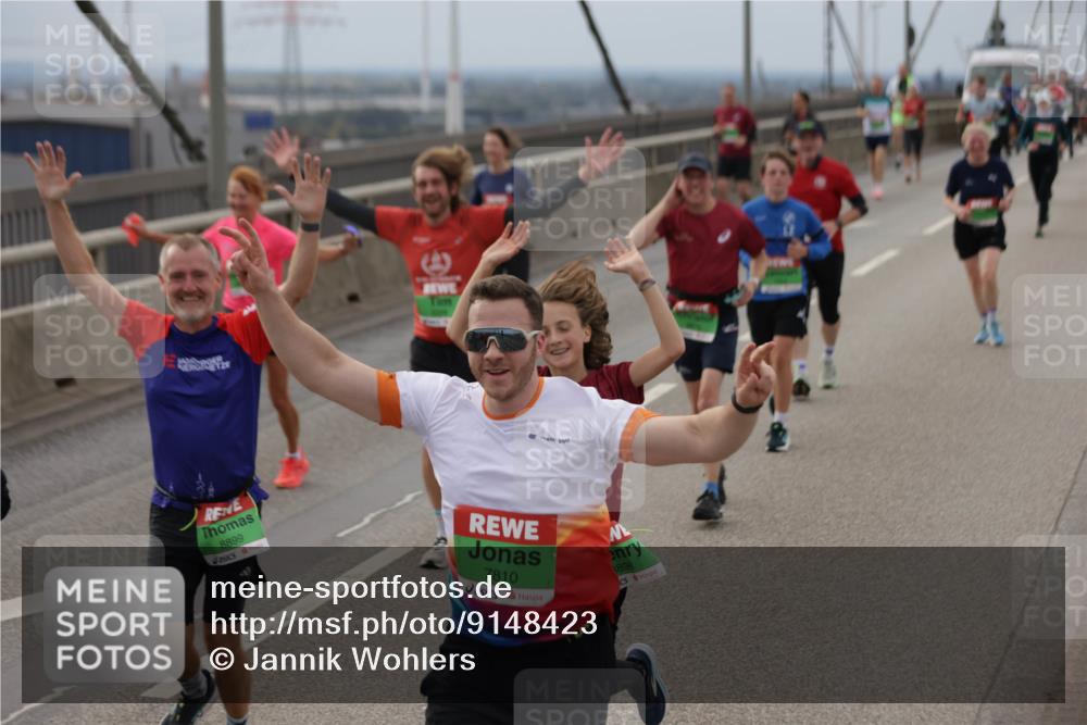 03.10.2025 - Köhlbrandbrückenlauf Jannik Wohlers http://msf.ph/oto/9148423 03.10.2025 15:52:33 Position 1 8899, 7810, 3898 meine-sportfotos.de