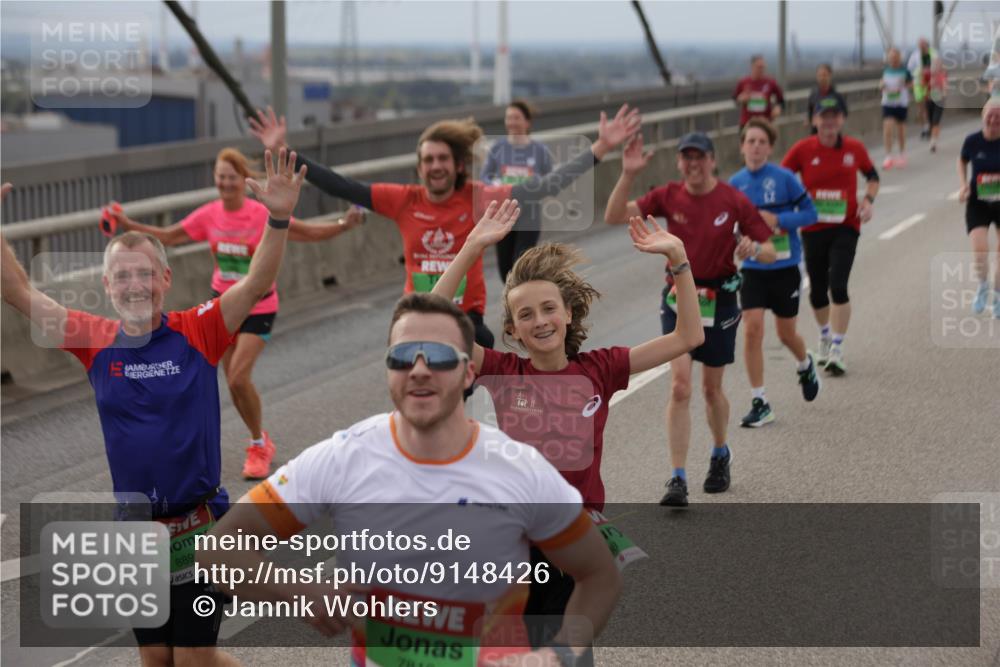 03.10.2025 - Köhlbrandbrückenlauf Jannik Wohlers http://msf.ph/oto/9148426 03.10.2025 15:52:33 Position 1 889, 18 meine-sportfotos.de