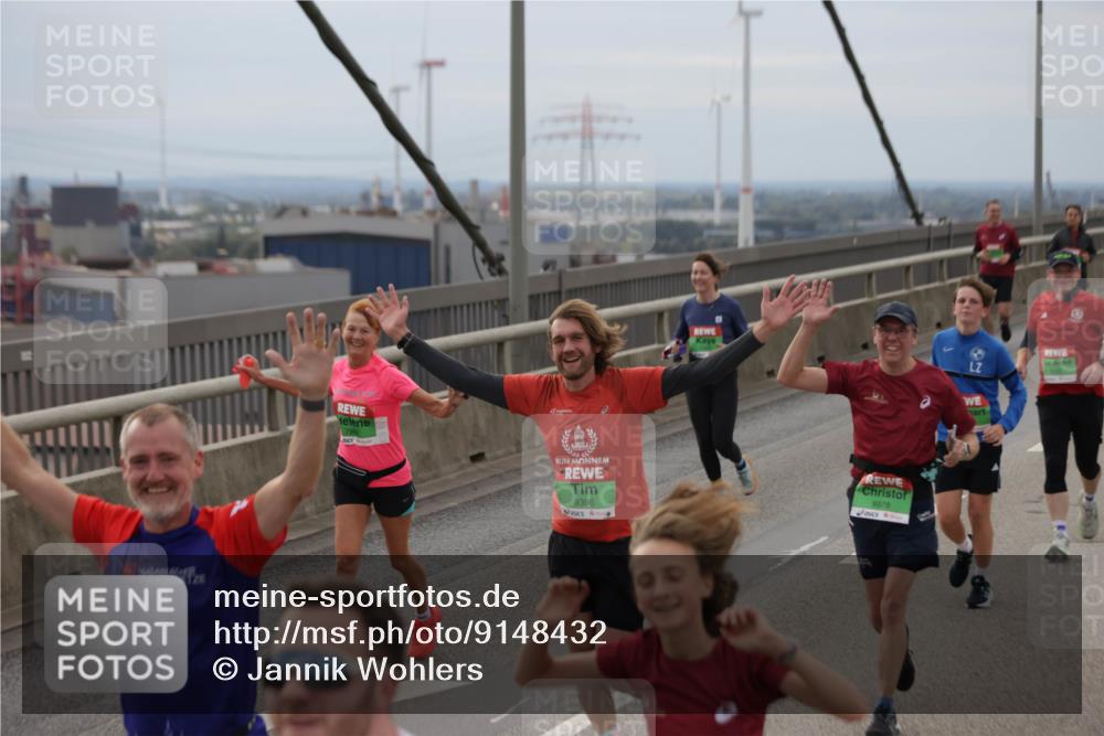 03.10.2025 - Köhlbrandbrückenlauf Jannik Wohlers http://msf.ph/oto/9148432 03.10.2025 15:52:33 Position 1 7992, 9396, 8978 meine-sportfotos.de