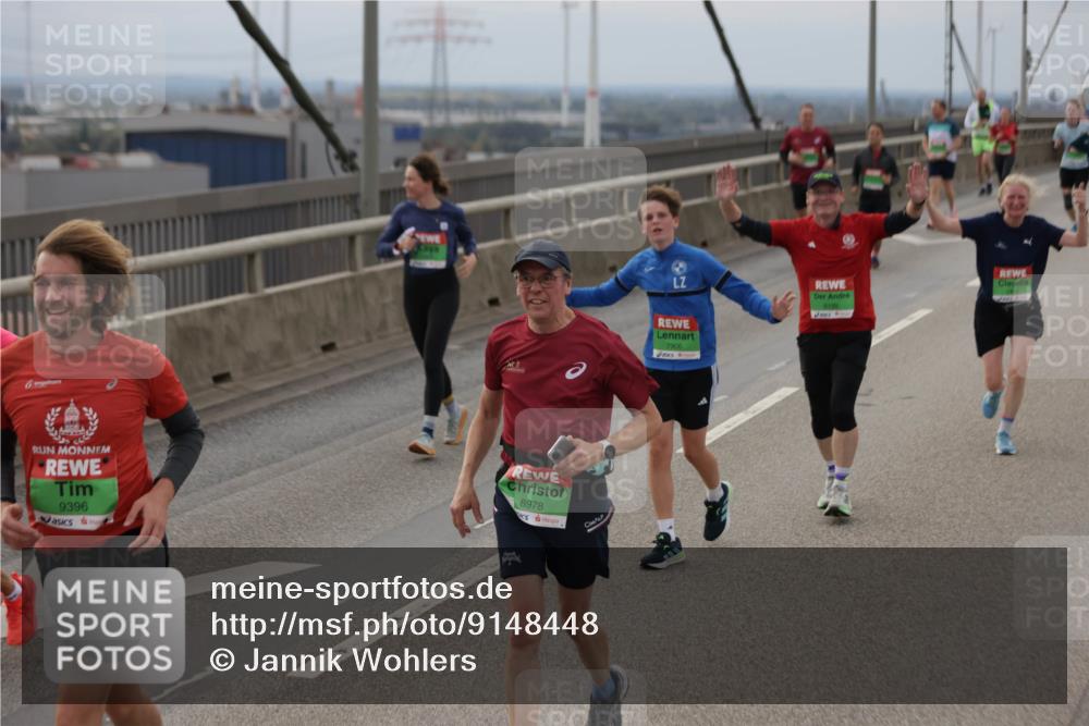 03.10.2025 - Köhlbrandbrückenlauf Jannik Wohlers http://msf.ph/oto/9148448 03.10.2025 15:52:34 Position 1 9396, 8978, 7906 meine-sportfotos.de