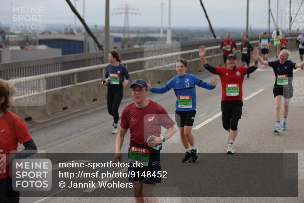 03.10.2025 - Köhlbrandbrückenlauf Jannik Wohlers http://msf.ph/oto/9148452 03.10.2025 15:52:35 Position 1 8192, 8978 meine-sportfotos.de