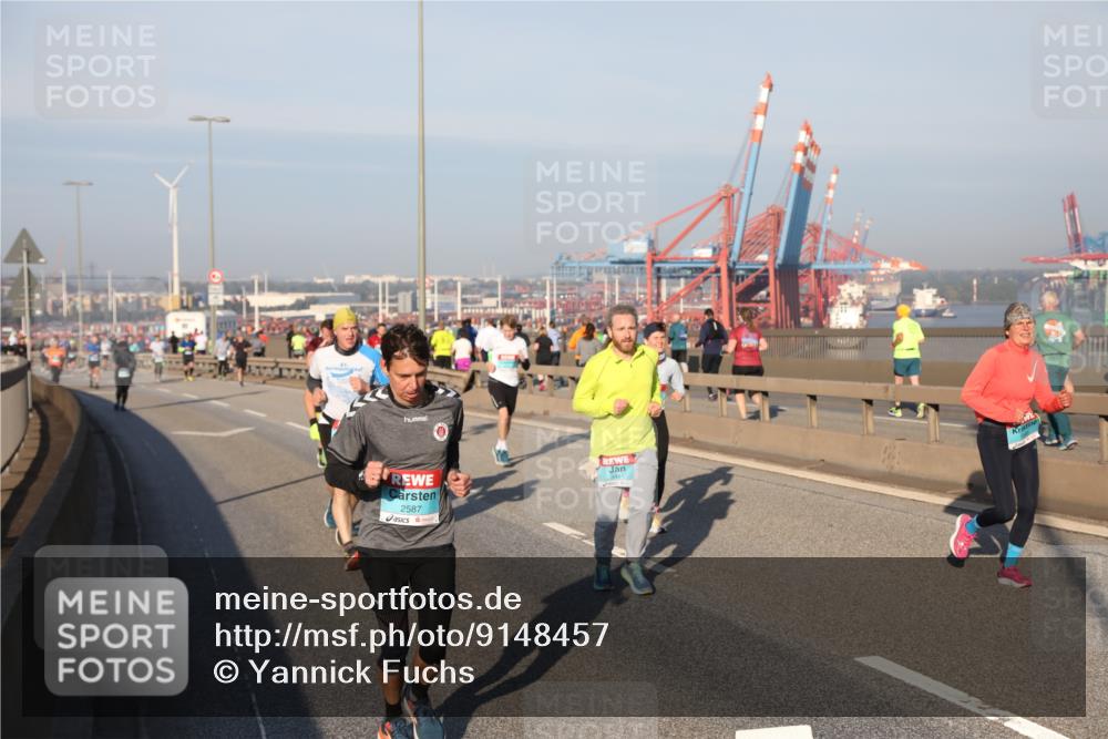 03.10.2025 - Köhlbrandbrückenlauf Yannick Fuchs http://msf.ph/oto/9148457 03.10.2025 08:39:55 Position 2 2587, 3444 meine-sportfotos.de