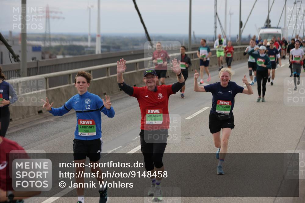03.10.2025 - Köhlbrandbrückenlauf Jannik Wohlers http://msf.ph/oto/9148458 03.10.2025 15:52:35 Position 1 7906, 8192, 7415 meine-sportfotos.de