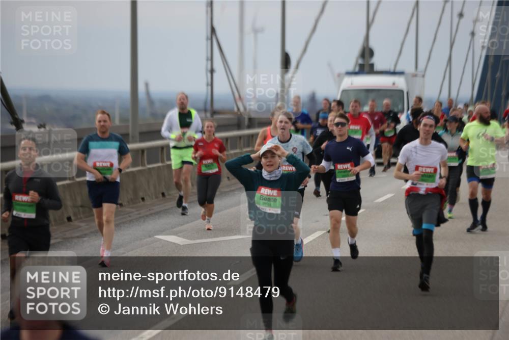 03.10.2025 - Köhlbrandbrückenlauf Jannik Wohlers http://msf.ph/oto/9148479 03.10.2025 15:52:37 Position 1 7119 meine-sportfotos.de