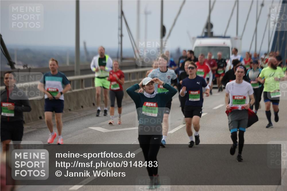 03.10.2025 - Köhlbrandbrückenlauf Jannik Wohlers http://msf.ph/oto/9148483 03.10.2025 15:52:37 Position 1 7119 meine-sportfotos.de