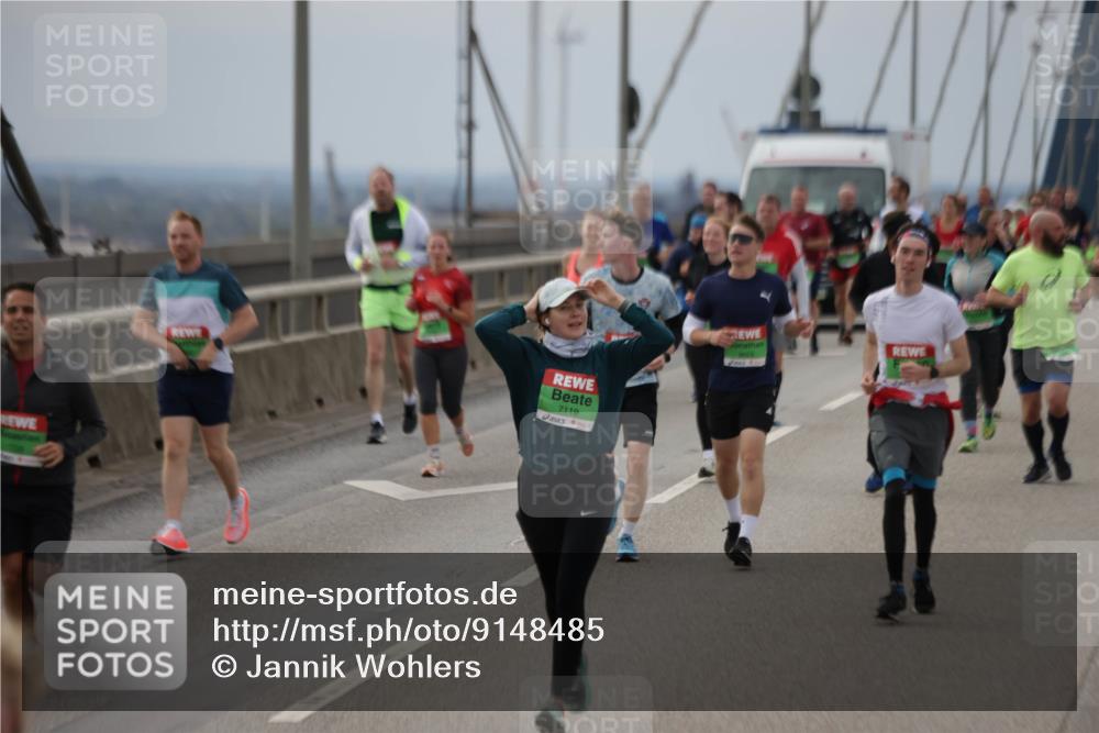03.10.2025 - Köhlbrandbrückenlauf Jannik Wohlers http://msf.ph/oto/9148485 03.10.2025 15:52:37 Position 1 7119 meine-sportfotos.de