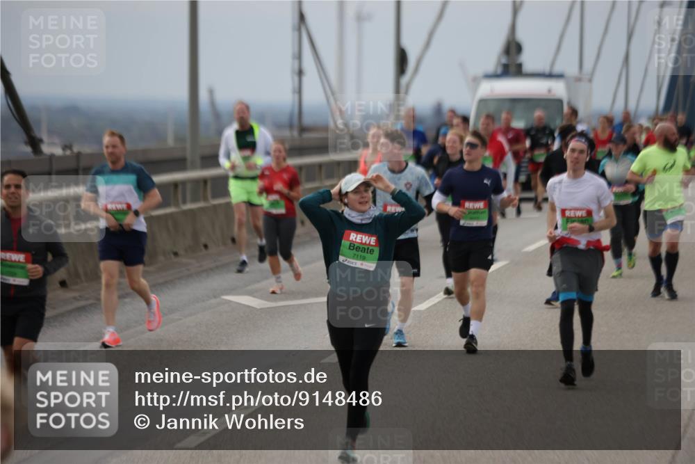 03.10.2025 - Köhlbrandbrückenlauf Jannik Wohlers http://msf.ph/oto/9148486 03.10.2025 15:52:37 Position 1 7119 meine-sportfotos.de