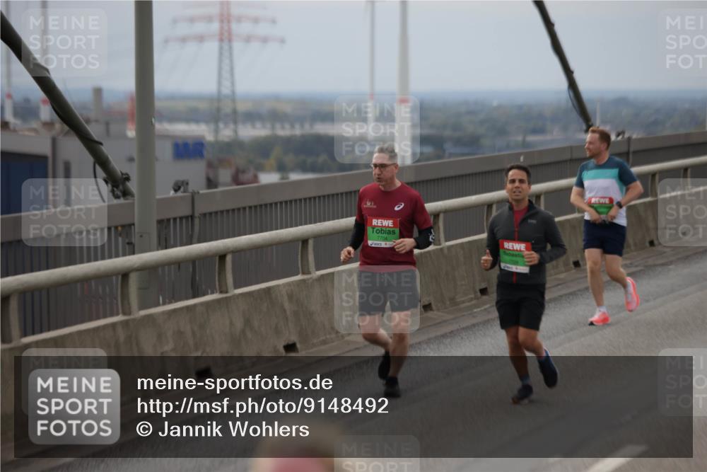 03.10.2025 - Köhlbrandbrückenlauf Jannik Wohlers http://msf.ph/oto/9148492 03.10.2025 15:52:38 Position 1 7704 meine-sportfotos.de