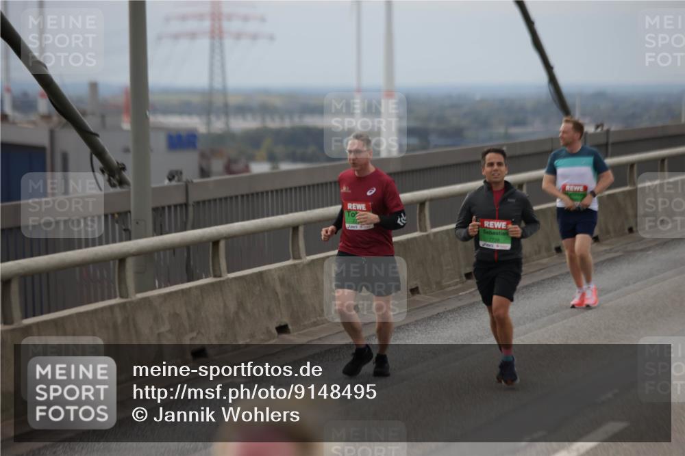 03.10.2025 - Köhlbrandbrückenlauf Jannik Wohlers http://msf.ph/oto/9148495 03.10.2025 15:52:38 Position 1 7728 meine-sportfotos.de